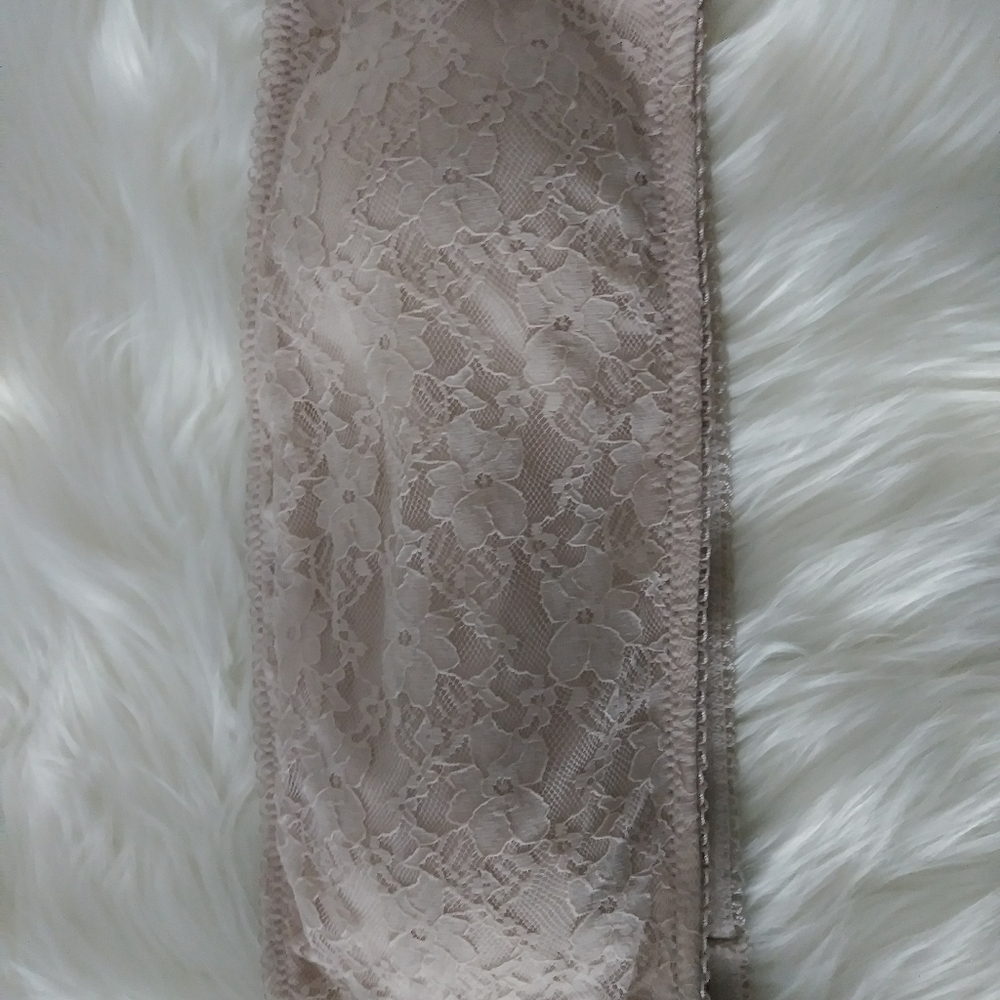 Lace with molded cups strapless bra Nwot